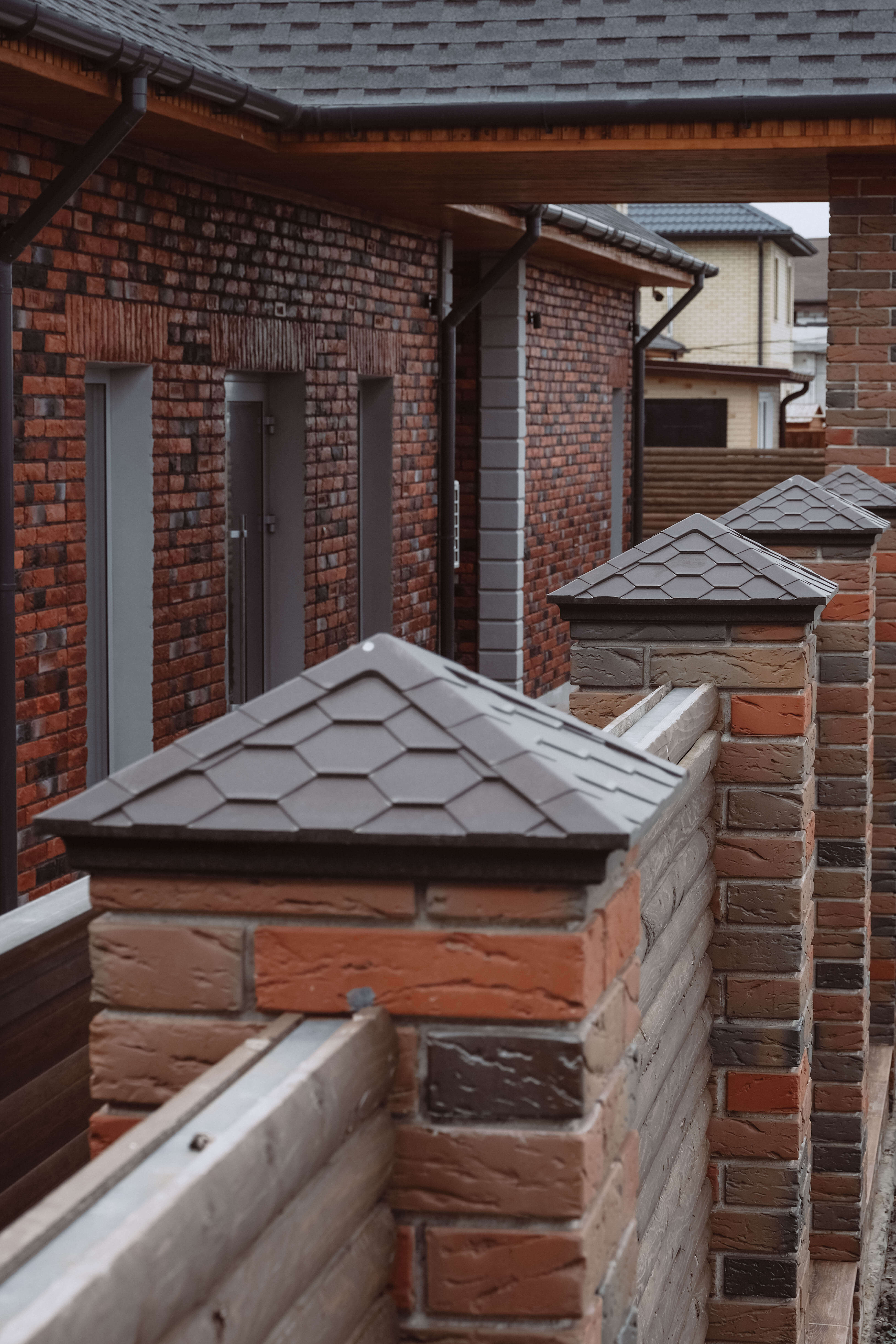 Колпак Zking Эверест Коричневый на столб 1.5х1.5 кирпича (390х390мм) в Шелехове фото